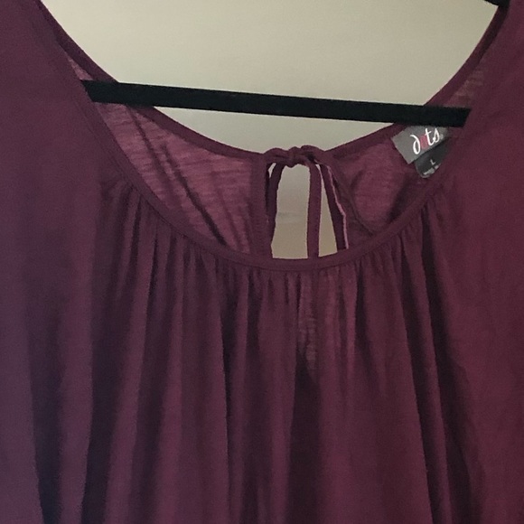Purple Top with Peep Hole in Back - Picture 2 of 2